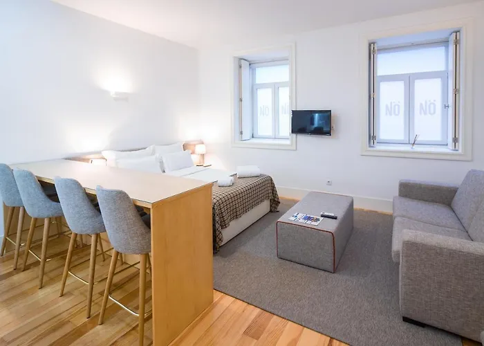 On - Palace - Free Parking