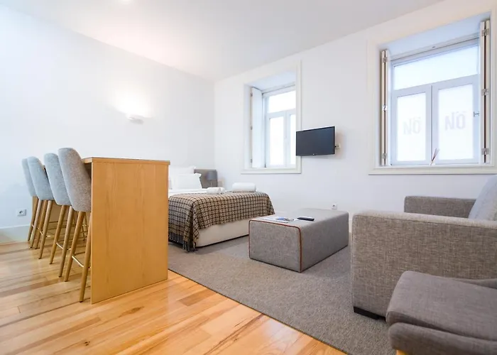 On - Palace - Free Parking