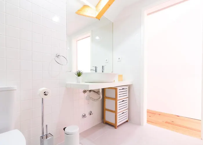 On - Palace - Free Parking *