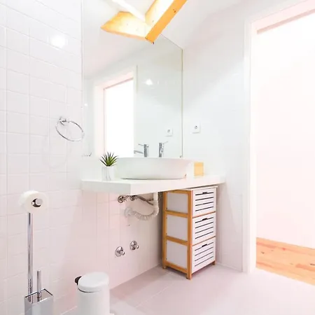 On - Palace - Free Parking *