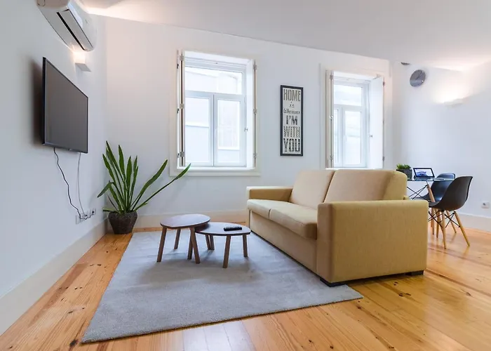 On - Palace - Free Parking *